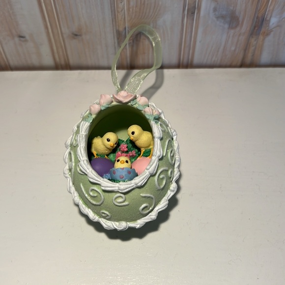 2002 Hallmark Spring Peepers ornament - Picture 4 of 4